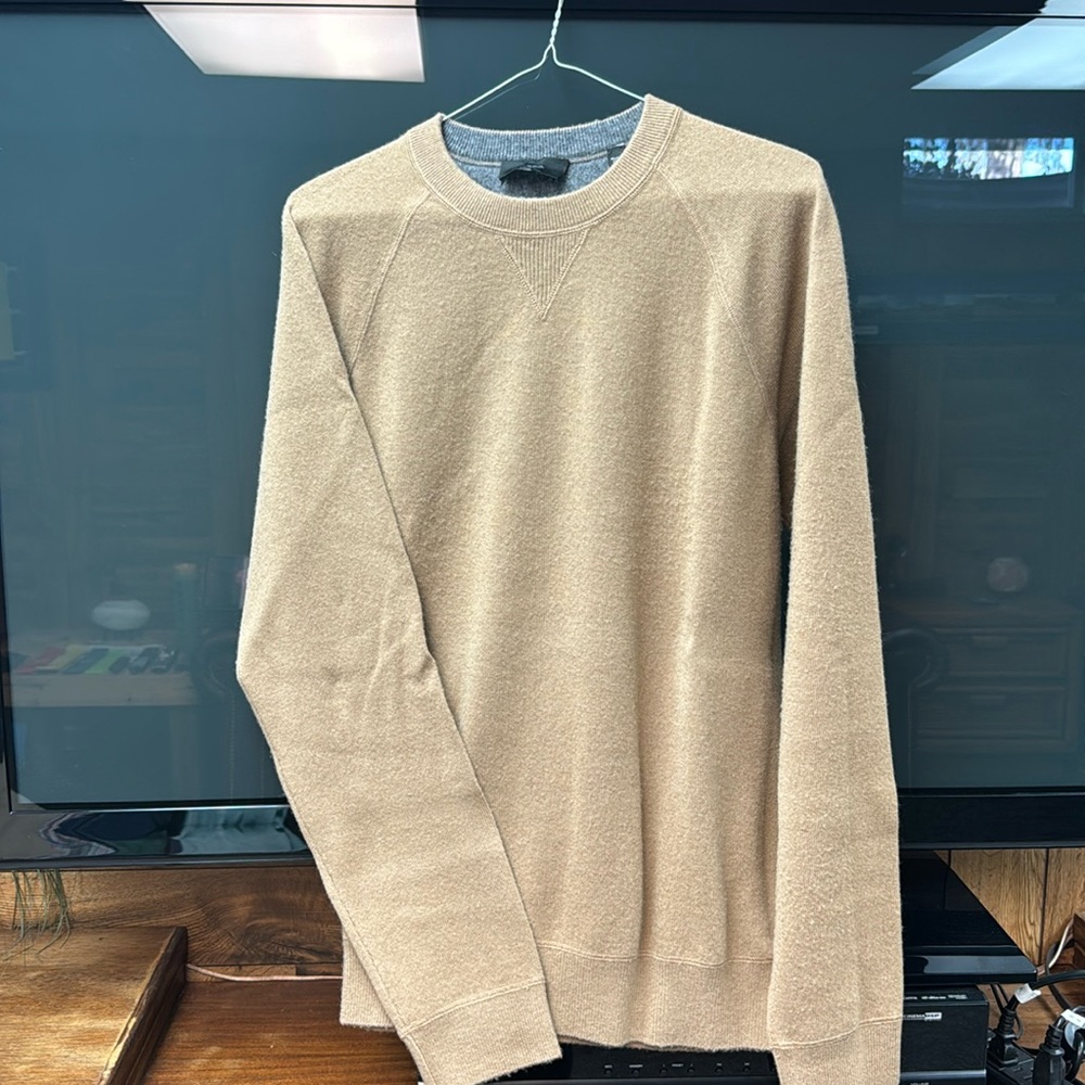 Vince 100% cashmere pull over sweater